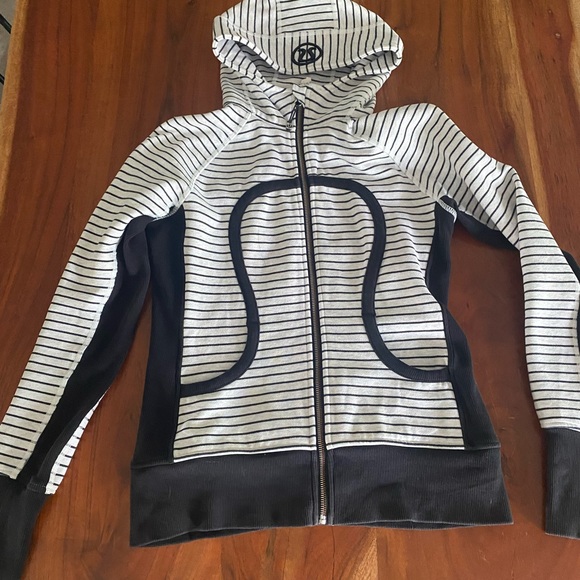 Lulu Lemon Sweatshirt - Picture 1 of 4